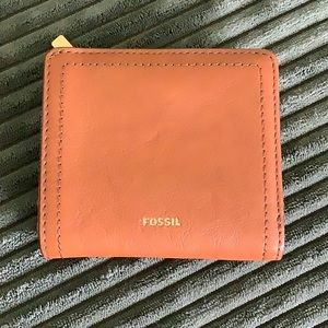 Fossil bifold wallet with back zipper coin pocket. Camel leather color.